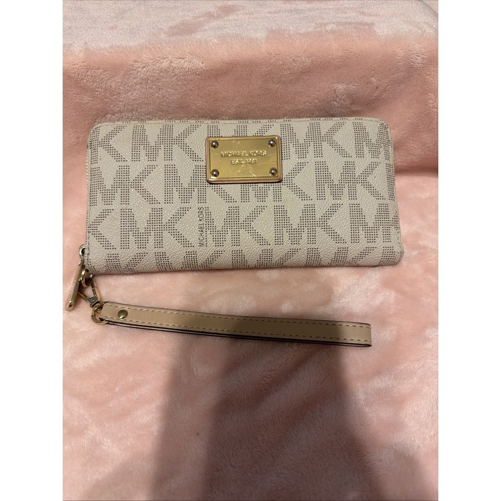 Auth MICHAEL KORS Wallet MK Signature Vanilla Logo Plate Zip Around Wristlet
